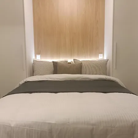 Mostra דירה